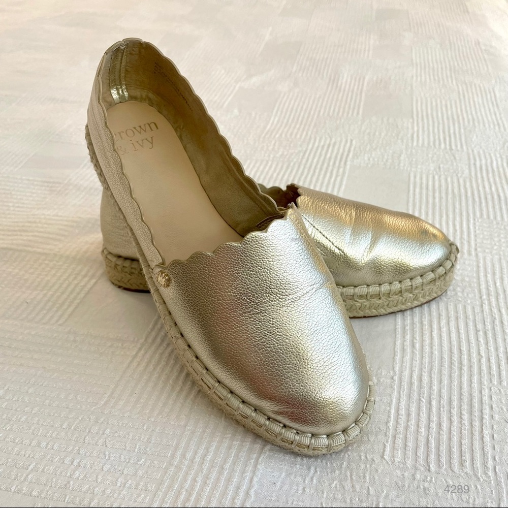 Crown & Ivy Leather Metallic Light Gold Scalloped Espadrilles Slip On Shoe Sz 6